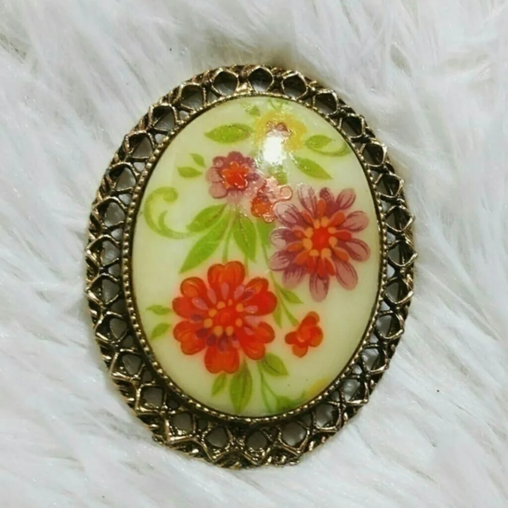 Vintage Baked Acrylic Brassy Floral Oval Scarf Pin